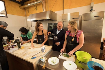 Cours de cuisine toscane traditionnelle dans une cave de Florence