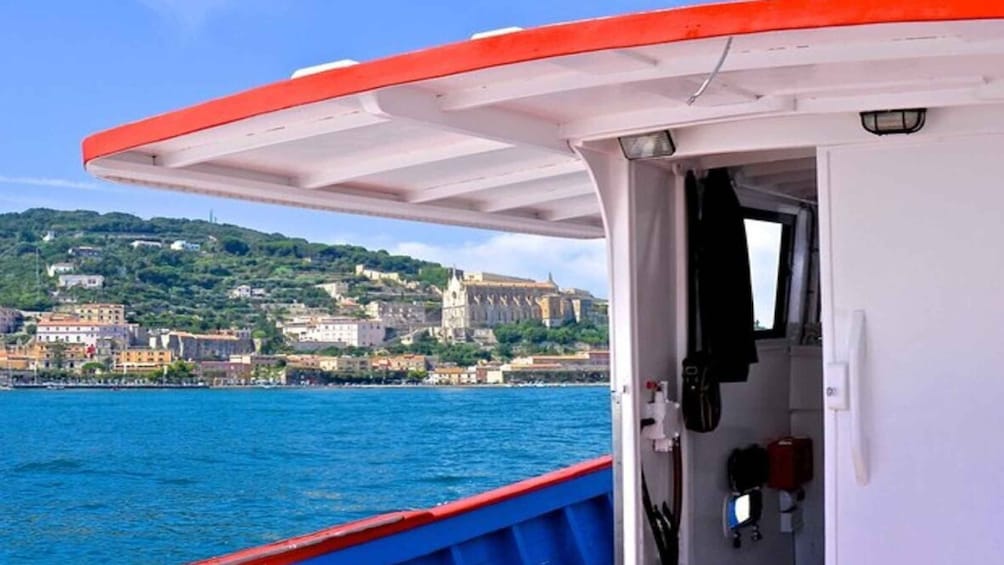 Sperlonga: Private Boat Tour to Gaeta with Pizza and Drinks