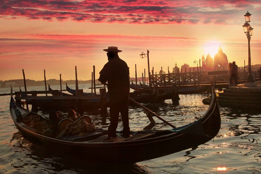 Venice: Sunset Gondola Tour