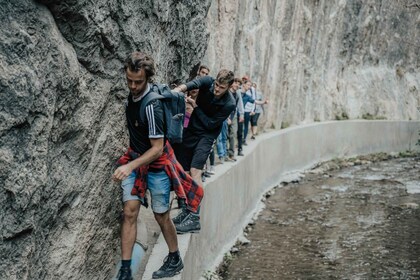 Granada: Los Cahorros Guided Afternoon Hiking Tour