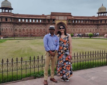 De Mumbai : Taj Mahal - Agra Tour avec entrée et déjeuner