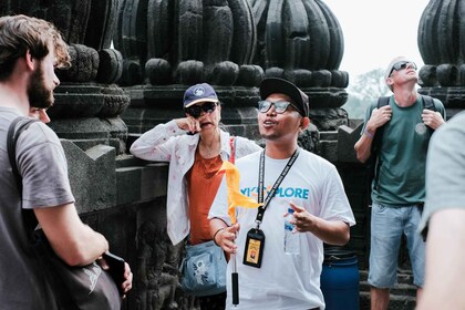 Yogyakarta: Borobudur Klim omhoog Tour met gids, gedeeld