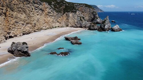 Sesimbra: Yksityinen veneretki Arrábidan luonnonpuiston rannoille