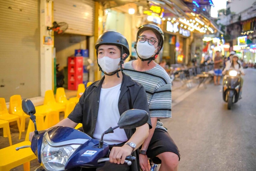 Half-Day Hanoi Foodie Tour by Motorbike