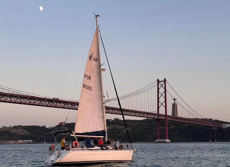 Lisbon: Unforgettable tour on the Tagus River