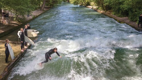 Munich: Eisbachwelle River Surfing Experience