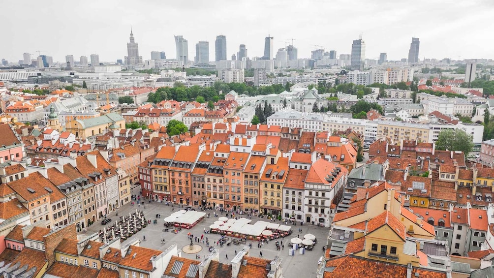 Warsaw: Express Walk with a Local in 60 minutes