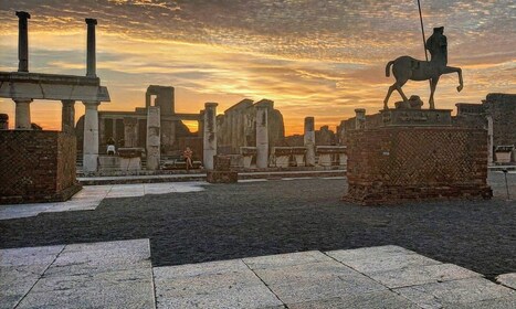 Tour al atardecer en Pompeya para grupos pequeños