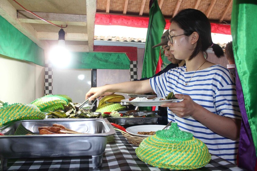 Picture 1 for Activity Ubud: Balinese Cooking Class and Market Tour with Transfers