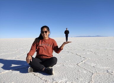 From Uyuni: 3D 2N Salar de Uyuni and colorful lagoons.