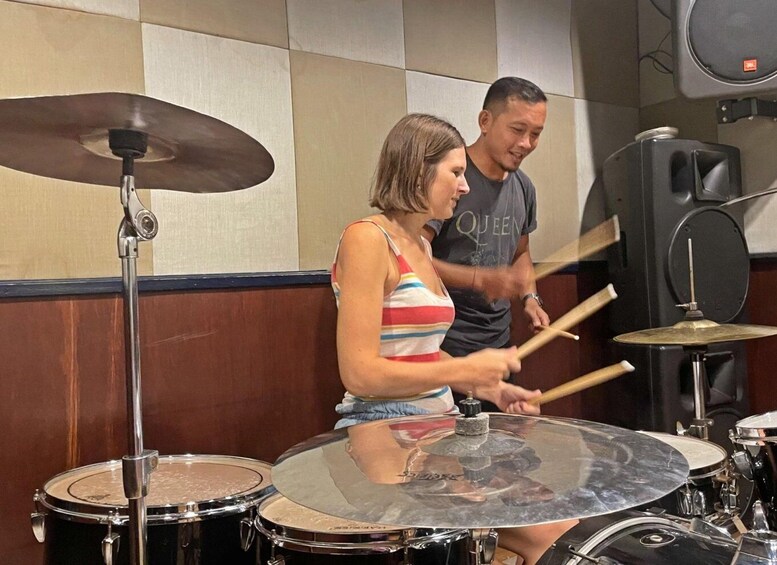 Bali : Drum lesson with learning to play your favourite song