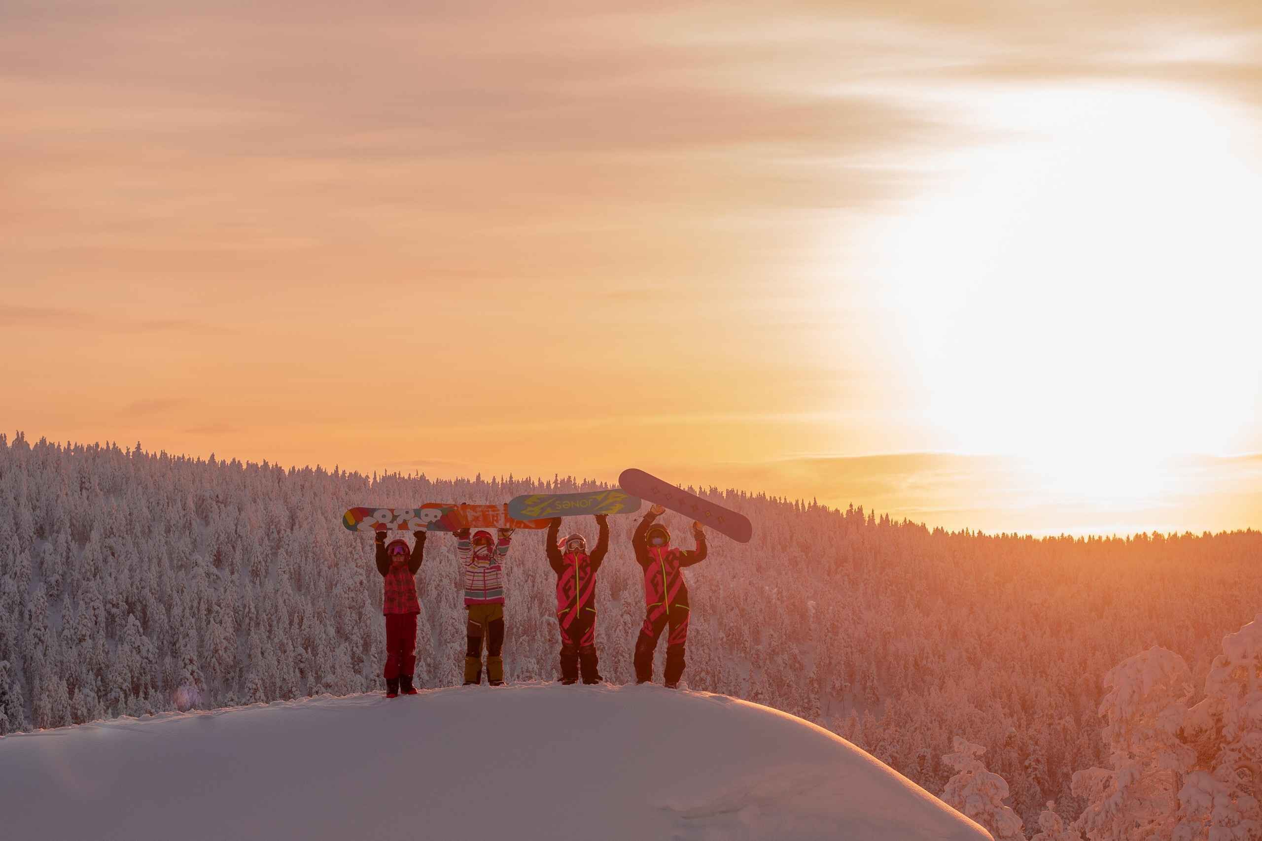 Saariselkä: Easy Snowboard Day Package (11y+)