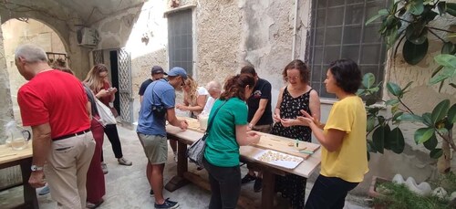 Lecce: Pasta Making Class in 1400s-Era pihalla viinin kanssa