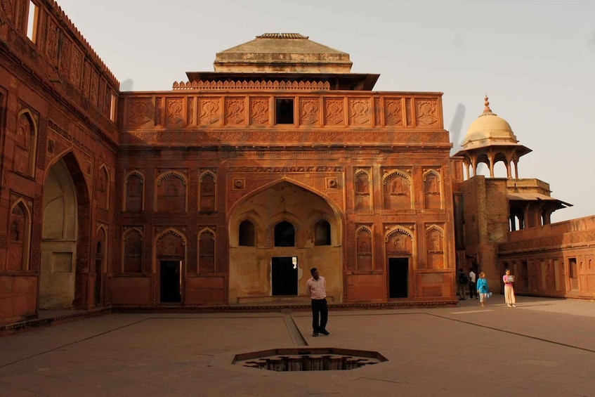 Picture 12 for Activity From Delhi: Private Taj Mahal Tour with Female Tour Guide