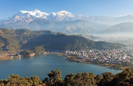 Vanaf de oever van het meer: Pokhara Privé Dagtour met Pagoda Hills