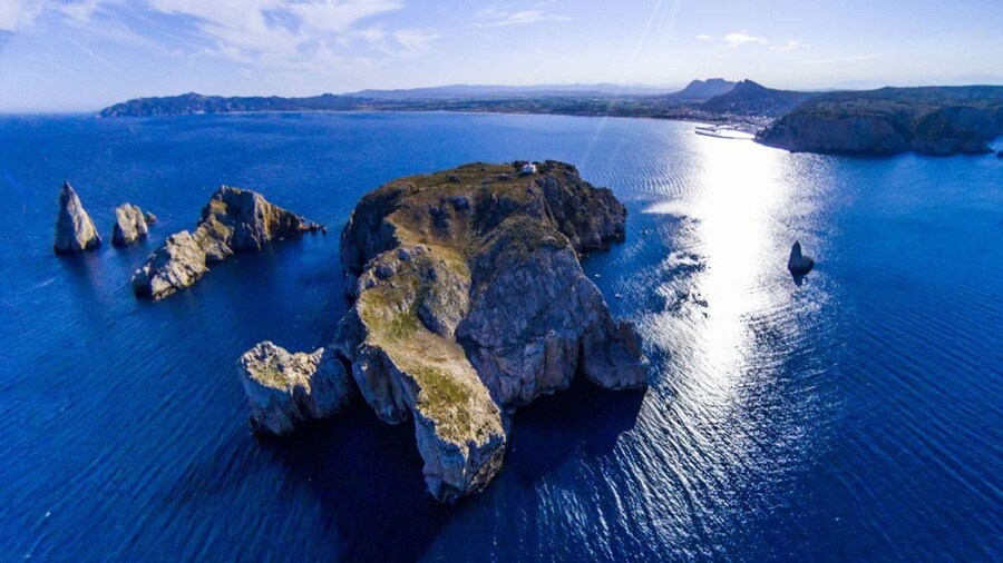From Roses: Medes Islands Boat Tour with El Estartit Visit