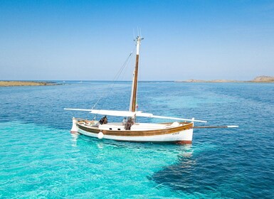 From Stintino: Asinara Vintage Sailing Boat Tour with Lunch