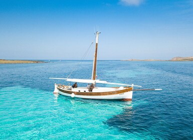 From Stintino: Asinara Vintage Sailing Boat Tour with Lunch