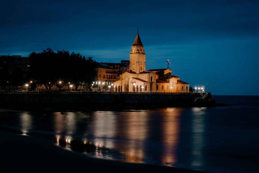 Picture 1 for Activity Gijón : Walking Tour of the Historic Center