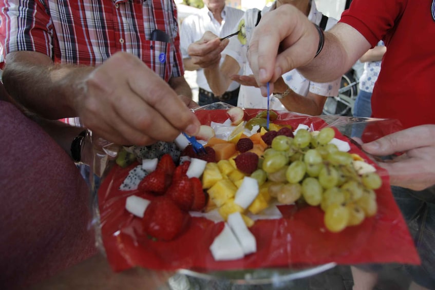 Picture 4 for Activity Munich: Viktualienmarkt Food Tasting Tour in German