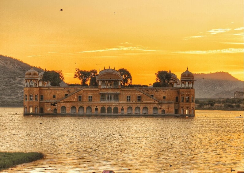 Royal Trails of Jaipur with a local half day guided tour