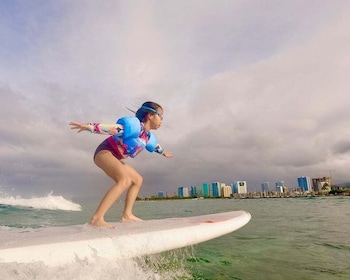 Waikiki: 2-Hour Private or Group Surfing Lesson for Kids