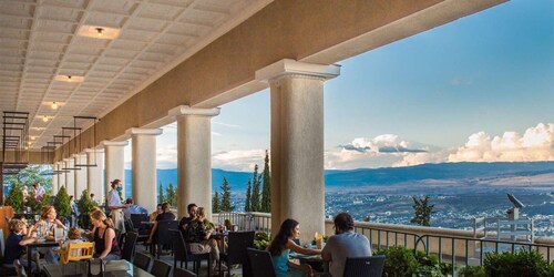 Tiflis: Standseilbahntour + Nachtisch mit bester Aussicht