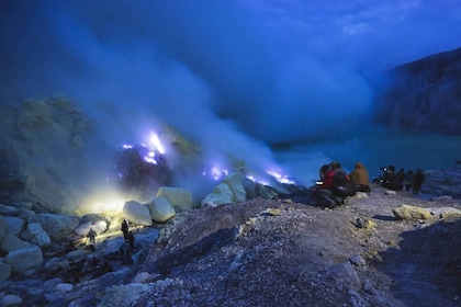 Perjalanan Semalam Kawah Vulkanik Gunung Ijen dari Bali