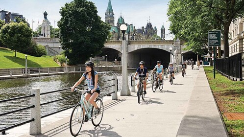 Ottawa: 4-Hour Bike Rental