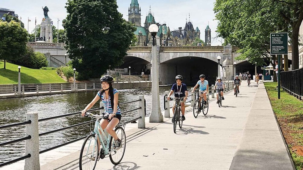 Ottawa: 4-Hour Bike Rental