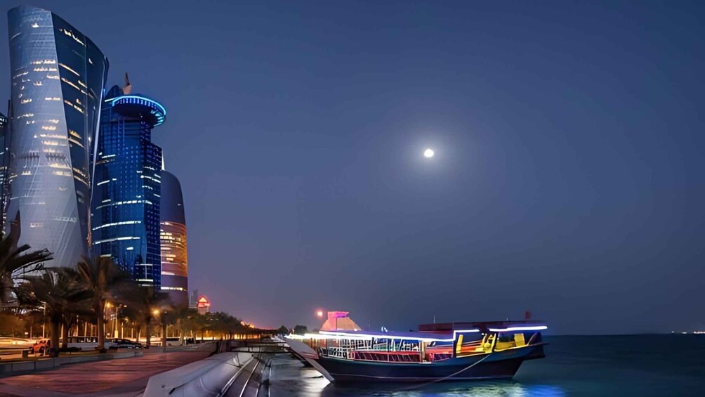 Doha: Private City Guided Tour and Dhow Cruise