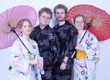Kanazawa: Selfie Photo Experience with Rental Kimono - Colour