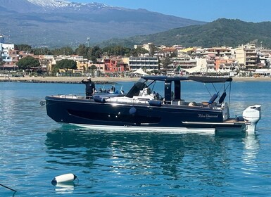 Taormina: Private boat Tour with lunch on board