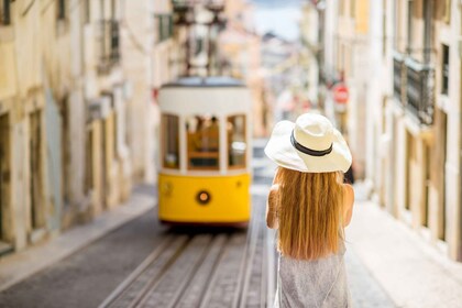 Lisbon: Tuk-Tuk in Lisbon, Private Photoshoot Experience