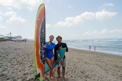 Surf lesson in Batu Bolong Canggu with certified instructor