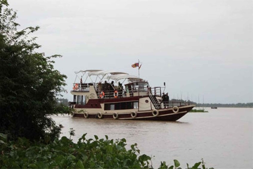 Picture 11 for Activity Tonle Sap Cruise & Road Tour between Phnom Penh & Siem Reap
