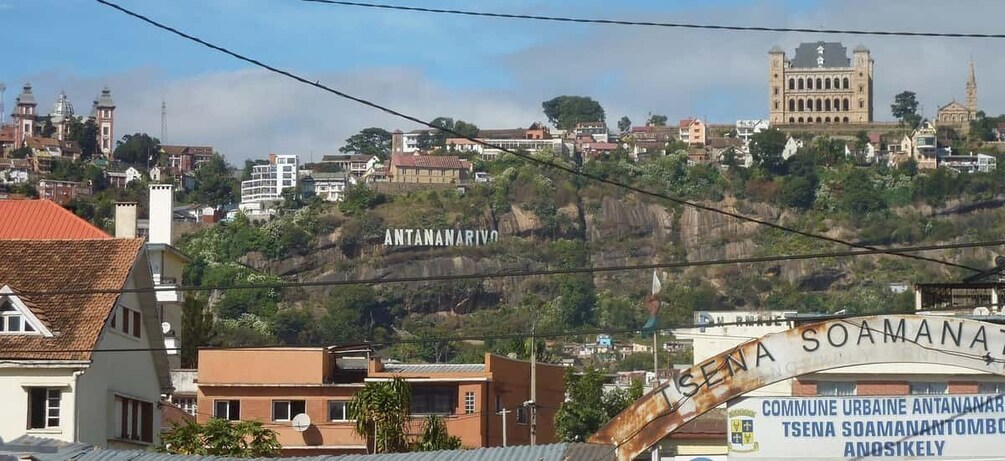 Picture 2 for Activity Antananarivo: Private Walking Tour with a Local Guide