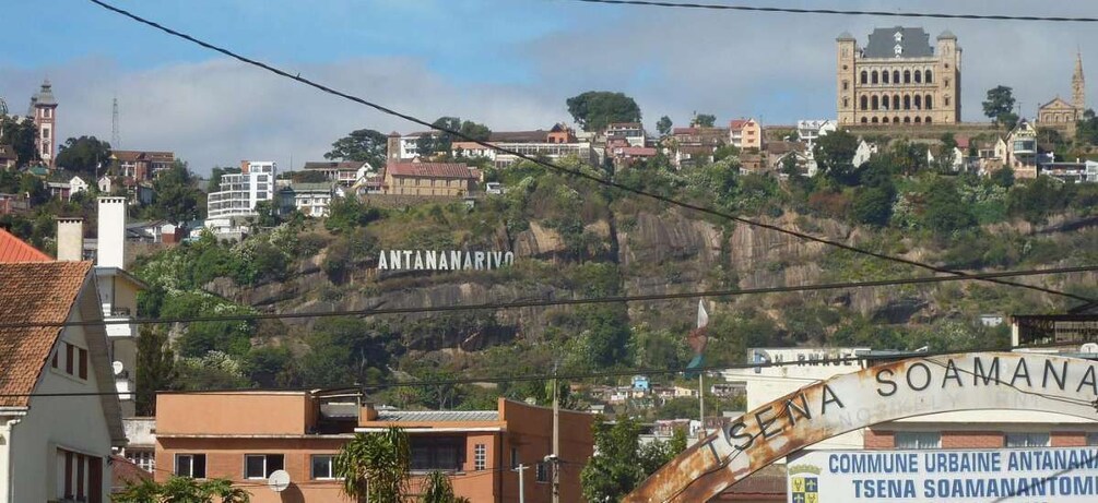 Picture 2 for Activity Antananarivo: Private Walking Tour with a Local Guide