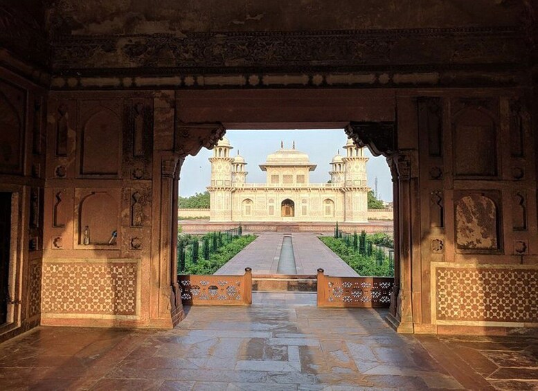 Picture 2 for Activity From Delhi: Taj Mahal & Agra Fort Day Tour with Transfers