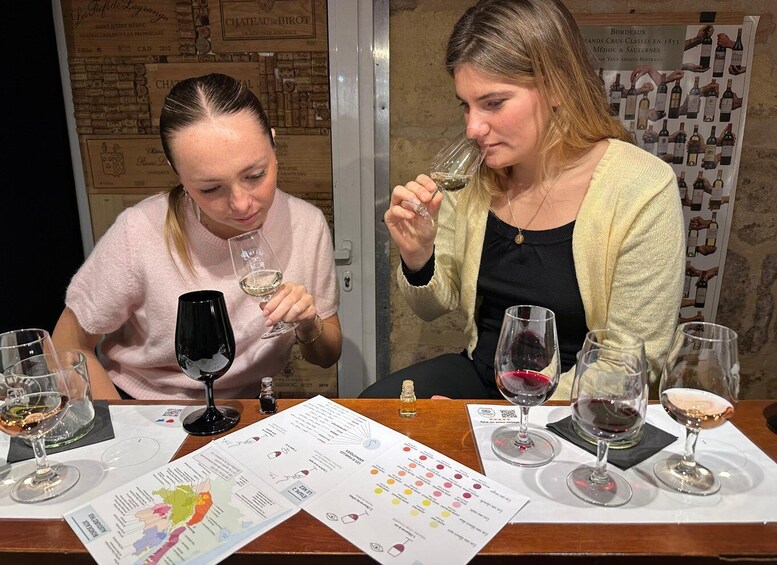 Picture 8 for Activity Bordeaux wines : tasting with 4 white wines and cheese