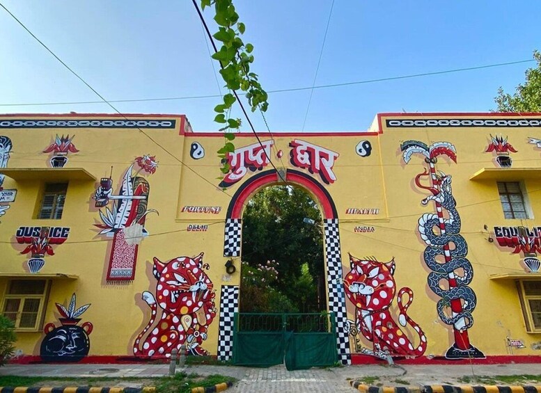 Picture 16 for Activity Delhi: Explore Delhi's Street Art & Visit to an Art Centre