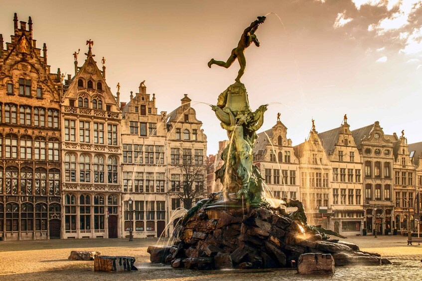 Antwerp: First Discovery Walk and Reading Walking Tour