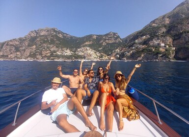 Excursión privada de día completo en barco por la costa de Amalfi desde Pra...