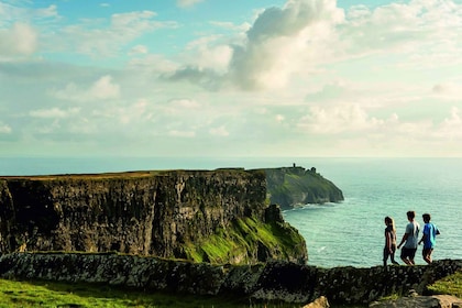 From Limerick: Full-Day Guided Tour of Cliffs of Moher