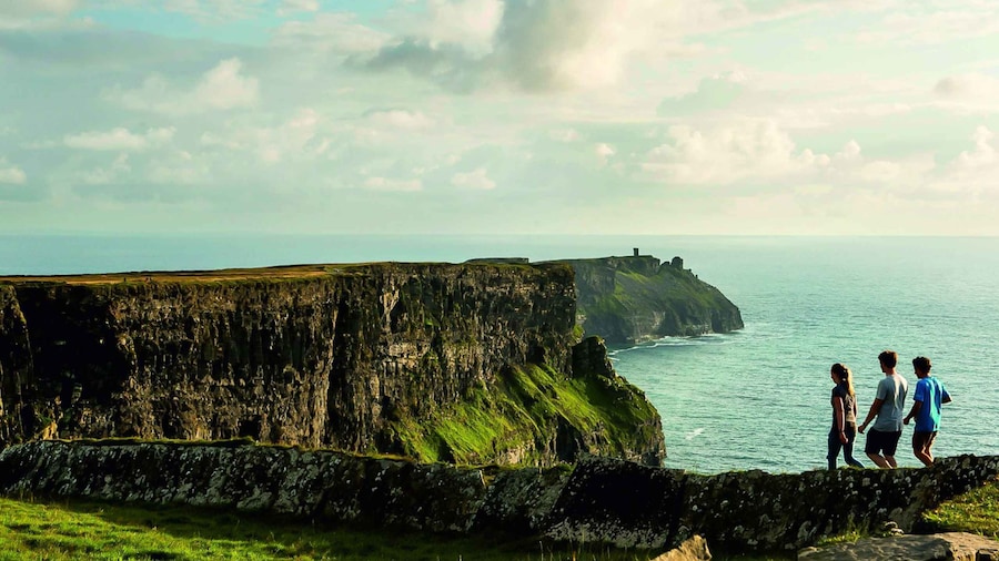 From Limerick: Full-Day Guided Tour of Cliffs of Moher