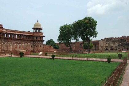 New Delhi: Private 13-Day Golden Triangle Tour with Mumbai