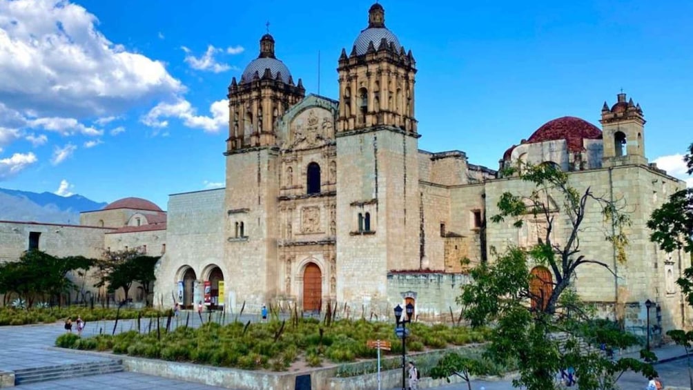 Oaxaca: Downtown & Santo Domingo Temple Walking Tour