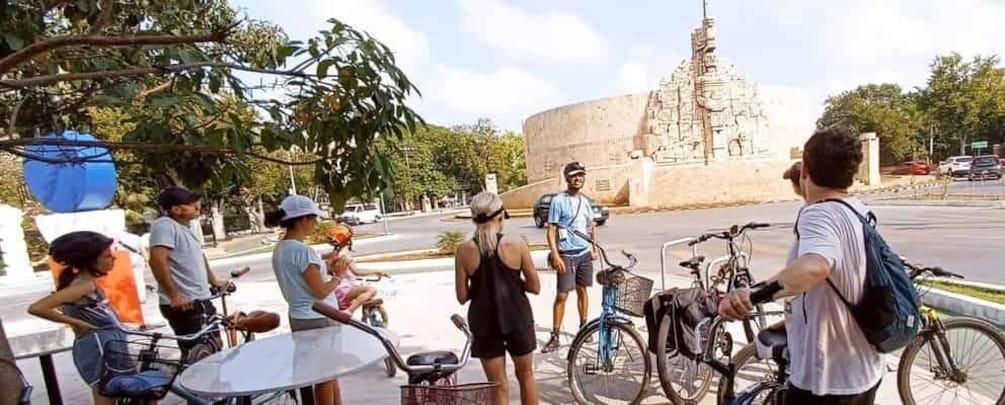 Picture 4 for Activity Mérida: Montejo Boulevard and Historic Center bike tour