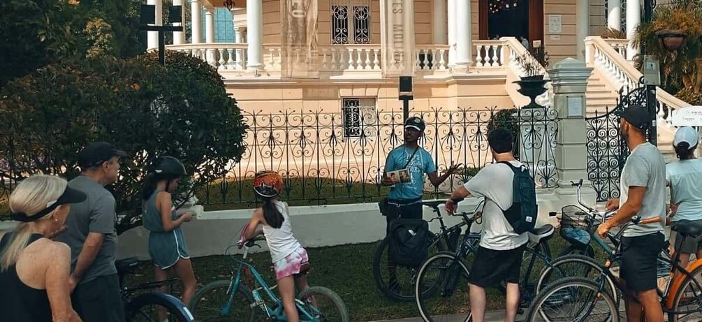 Picture 1 for Activity Mérida: Montejo Boulevard and Historic Center bike tour