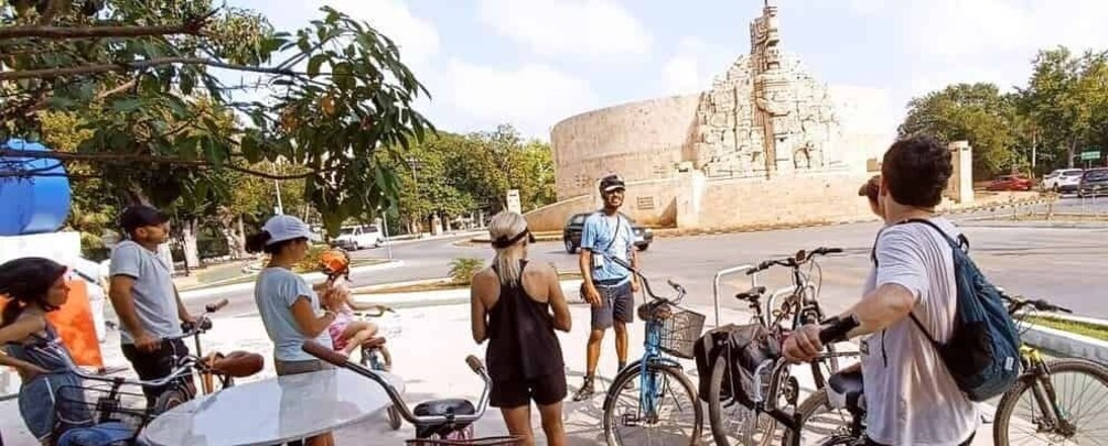 Picture 4 for Activity Mérida: Montejo Boulevard and Historic Center bike tour